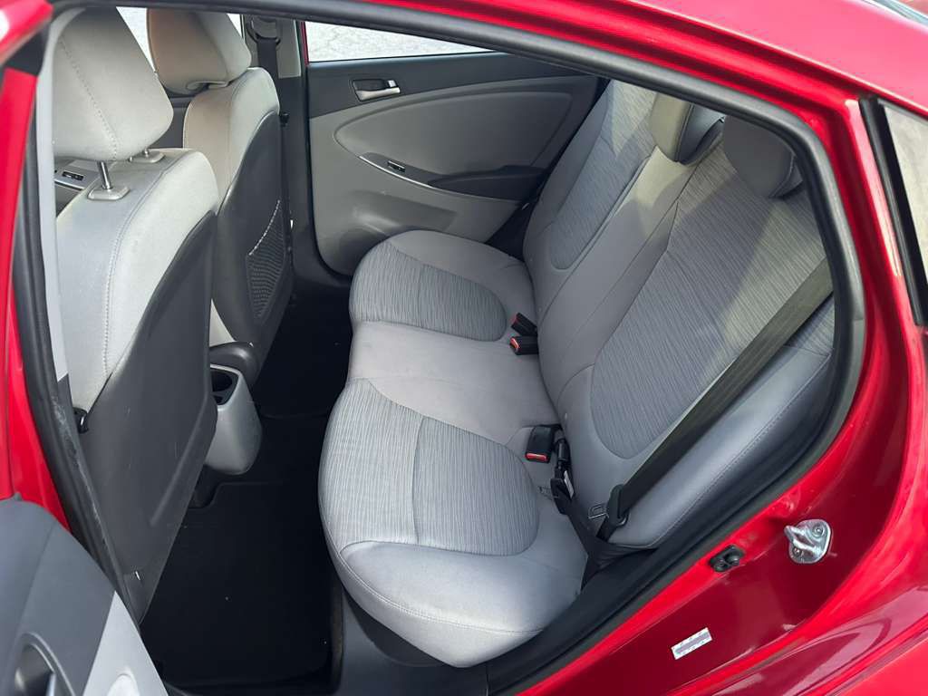 2015 Hyundai Accent Image 21