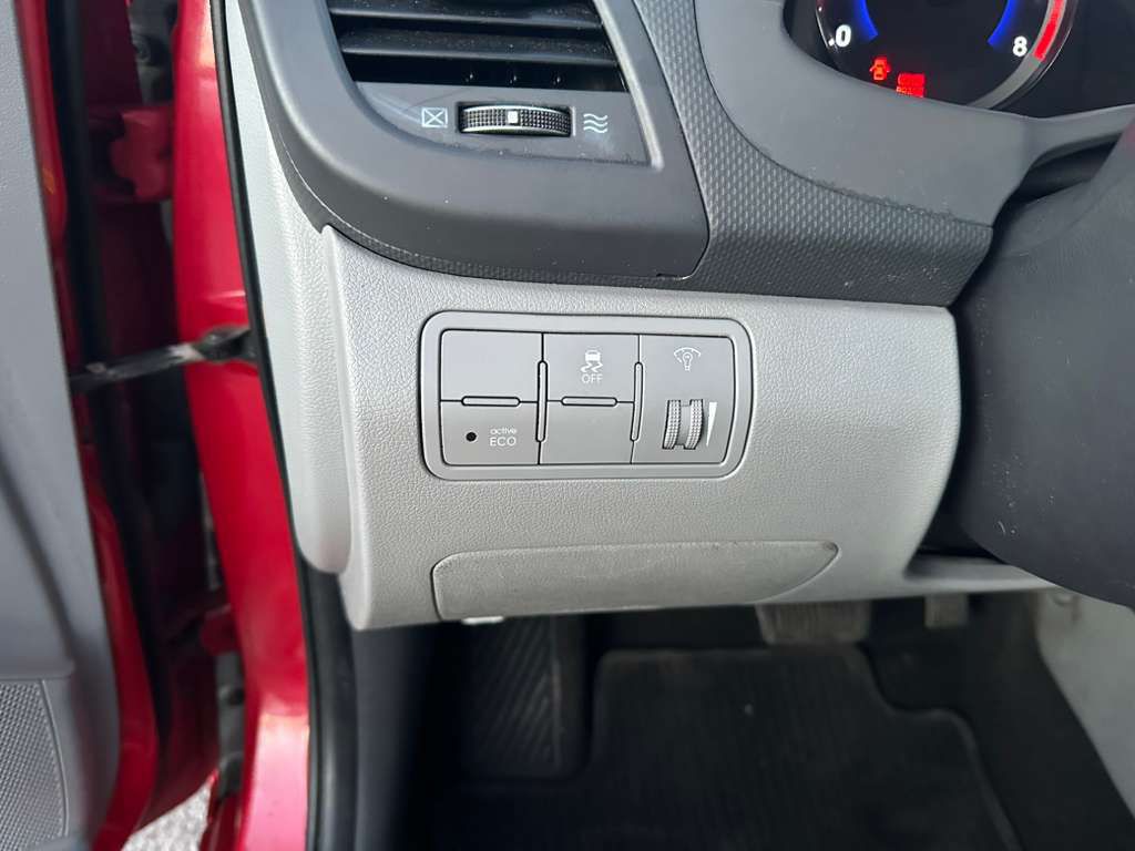 2015 Hyundai Accent Image 22