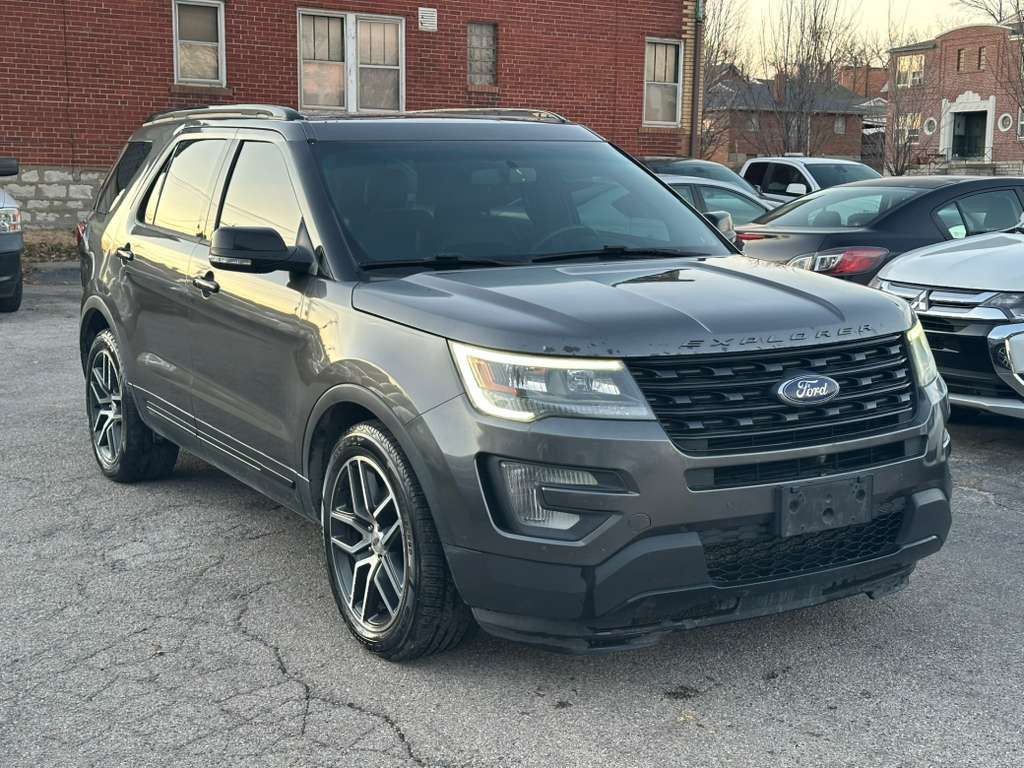 2016 Ford Explorer Image 1