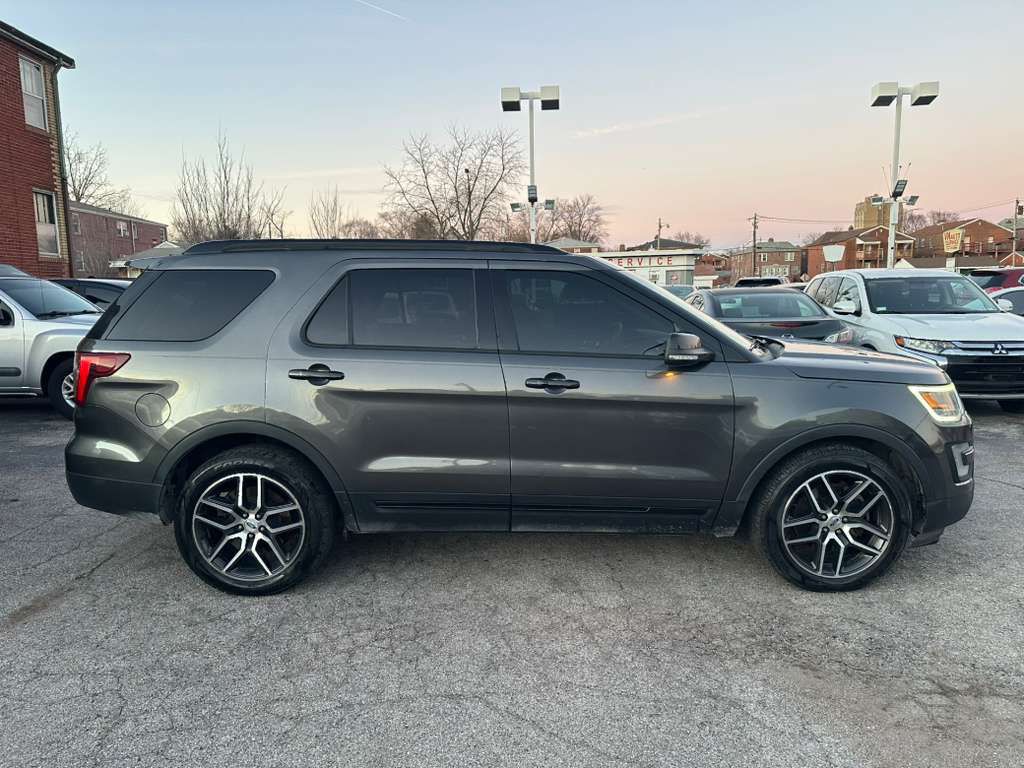 2016 Ford Explorer Image 4