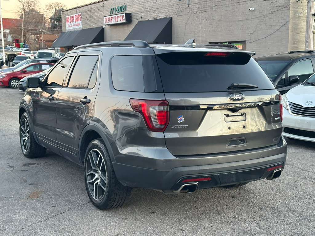 2016 Ford Explorer Image 8