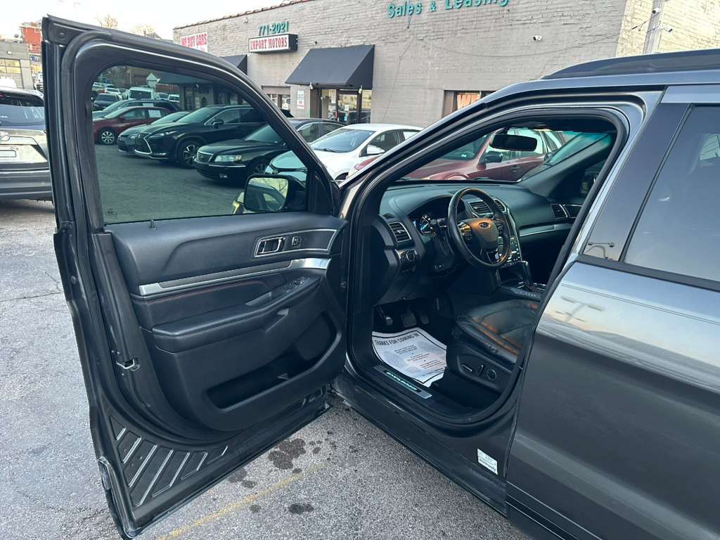 2016 Ford Explorer Image 9