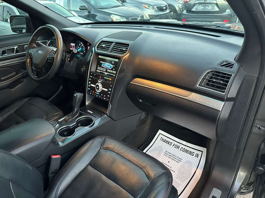 2016 Ford Explorer Image 13