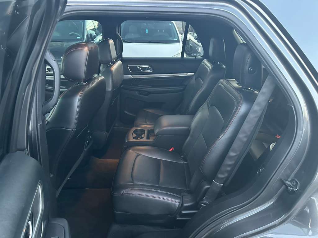 2016 Ford Explorer Image 23
