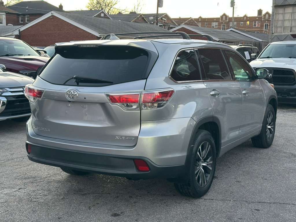 2016 Toyota Highlander Image 8