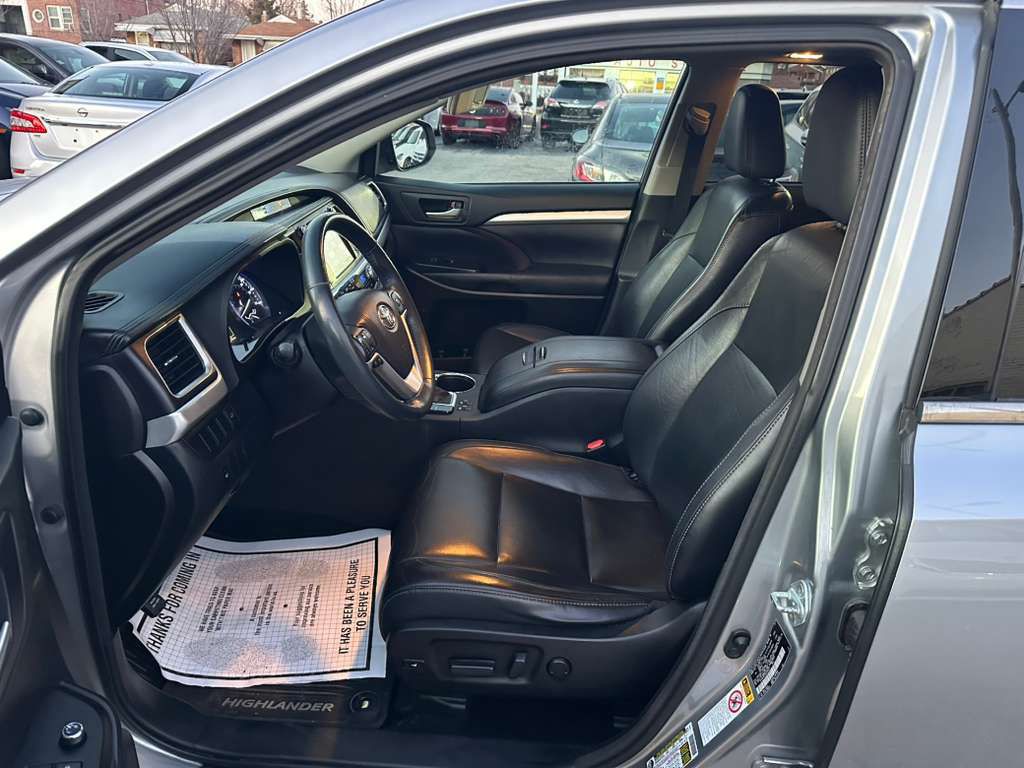 2016 Toyota Highlander Image 10