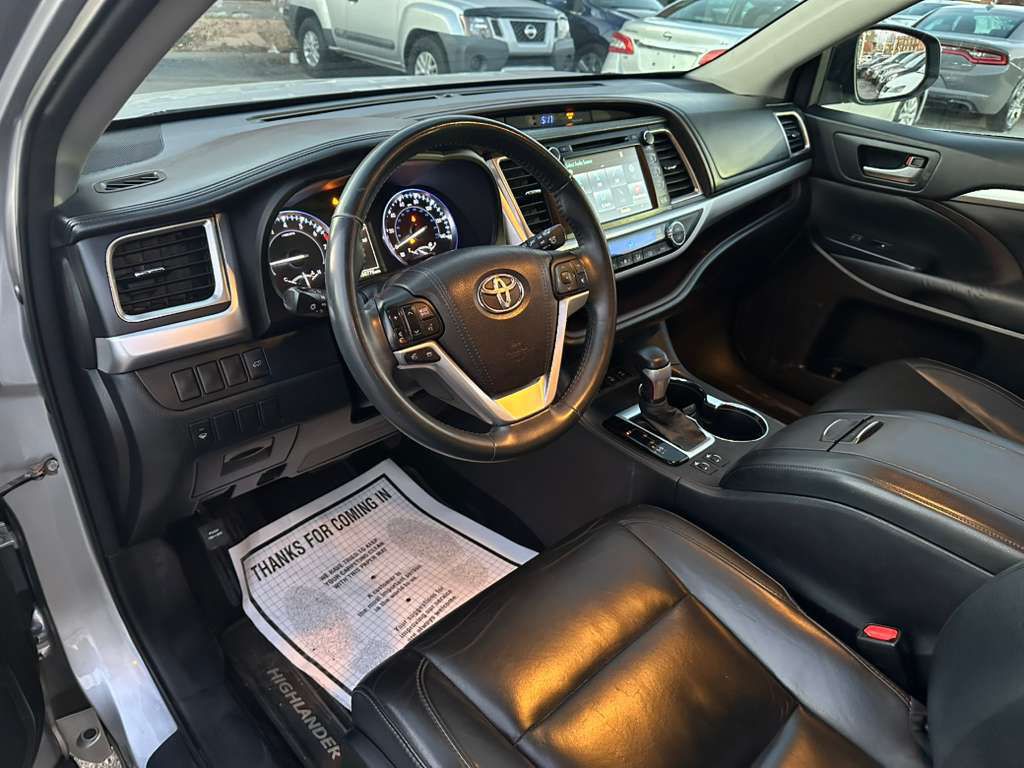 2016 Toyota Highlander Image 11