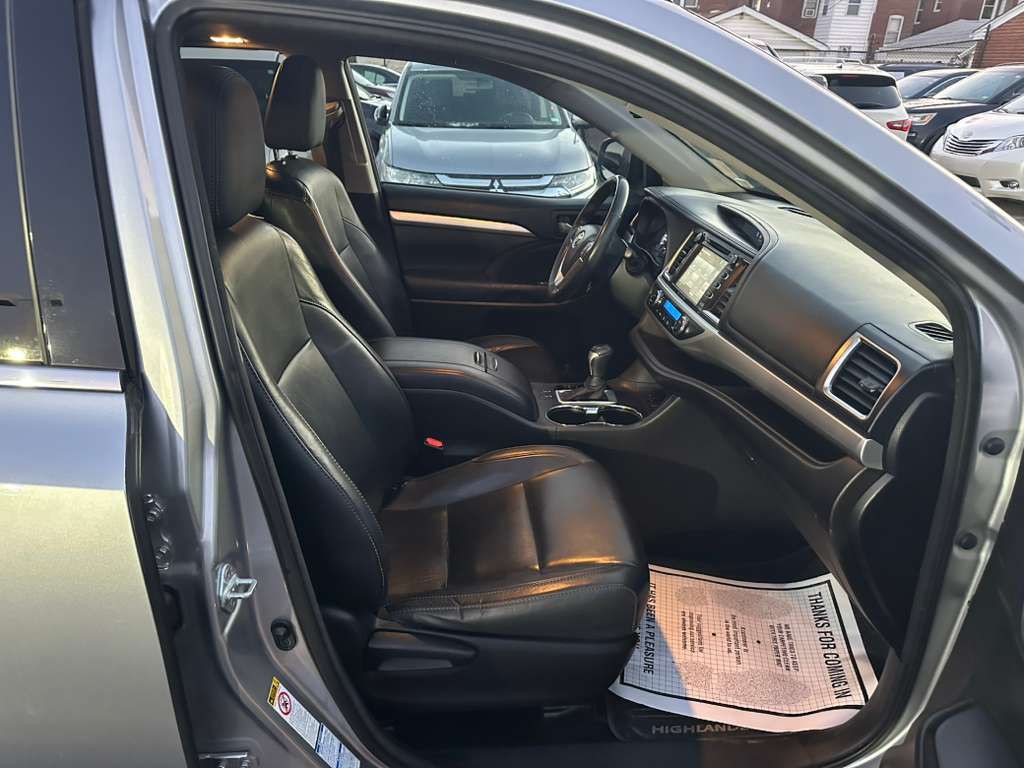 2016 Toyota Highlander Image 12