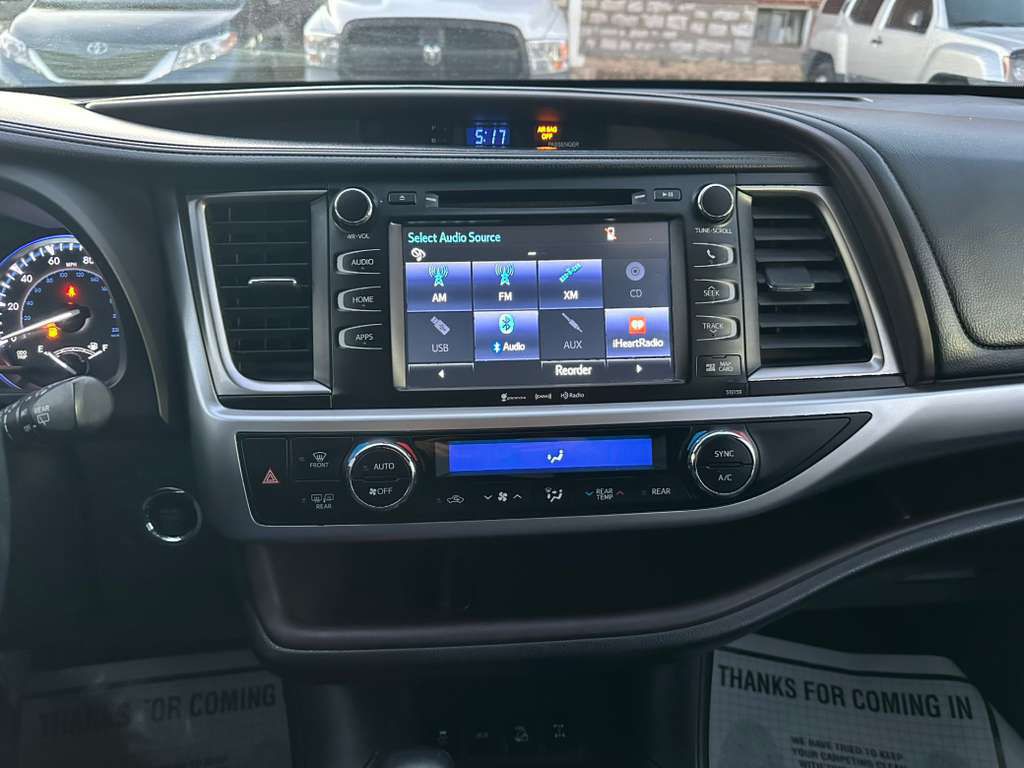 2016 Toyota Highlander Image 16