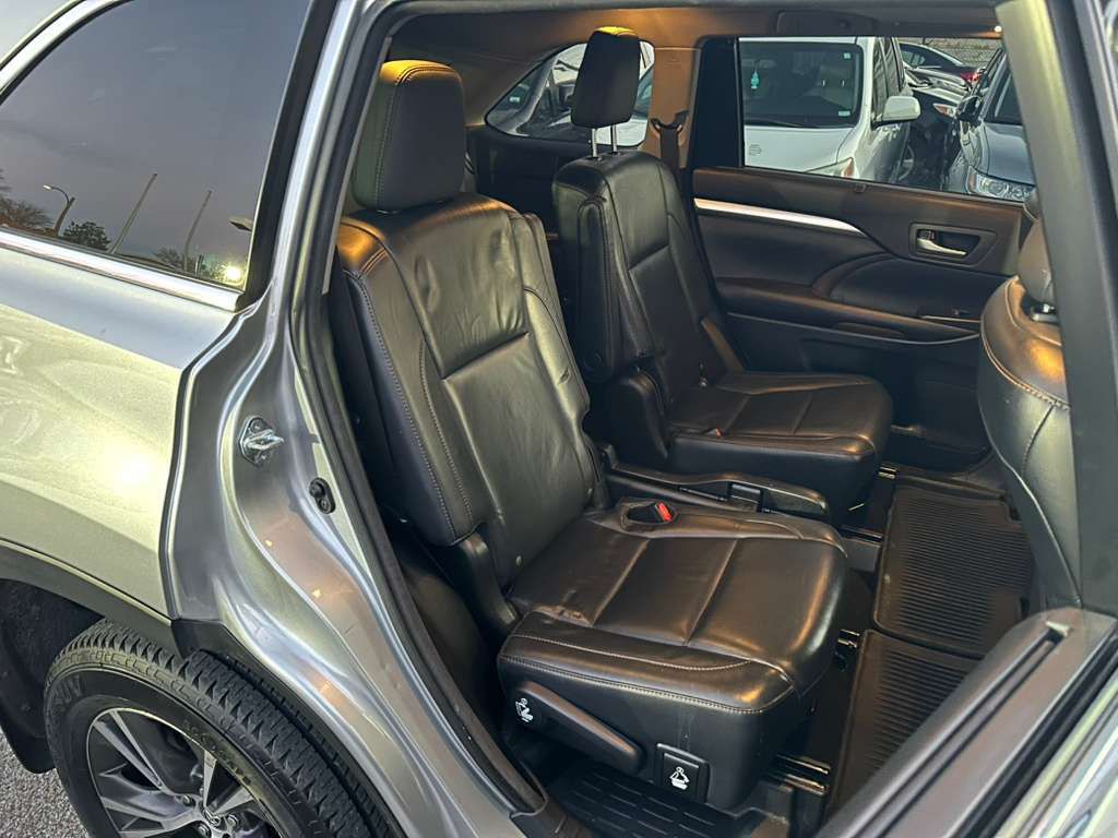 2016 Toyota Highlander Image 20