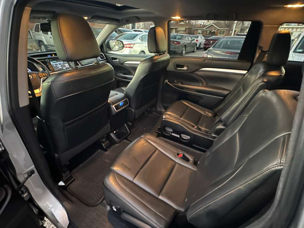 2016 Toyota Highlander Image 21