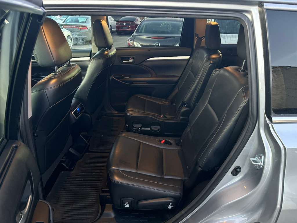 2016 Toyota Highlander Image 22