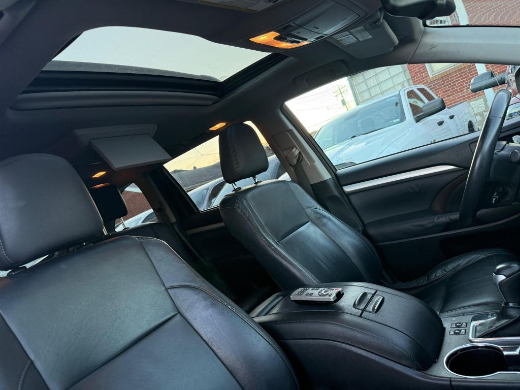 2014 Toyota Highlander Image 18