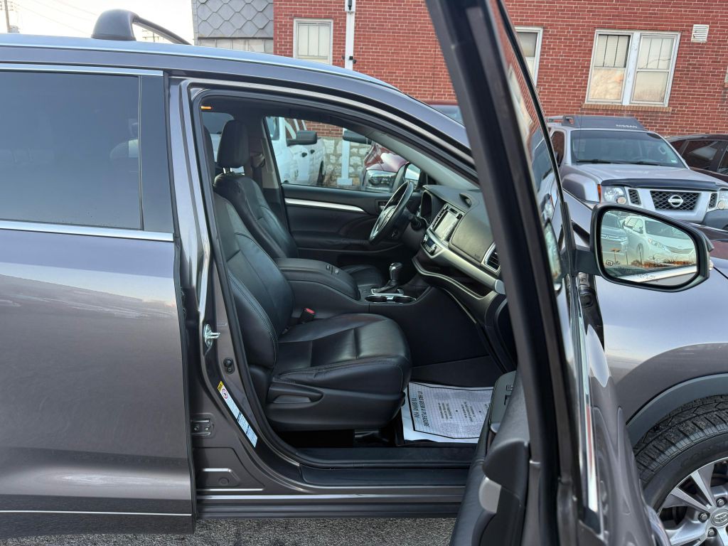 2014 Toyota Highlander Image 19