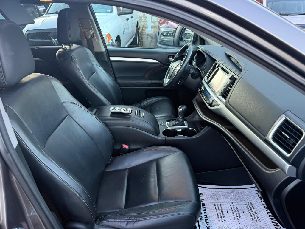 2014 Toyota Highlander Image 21