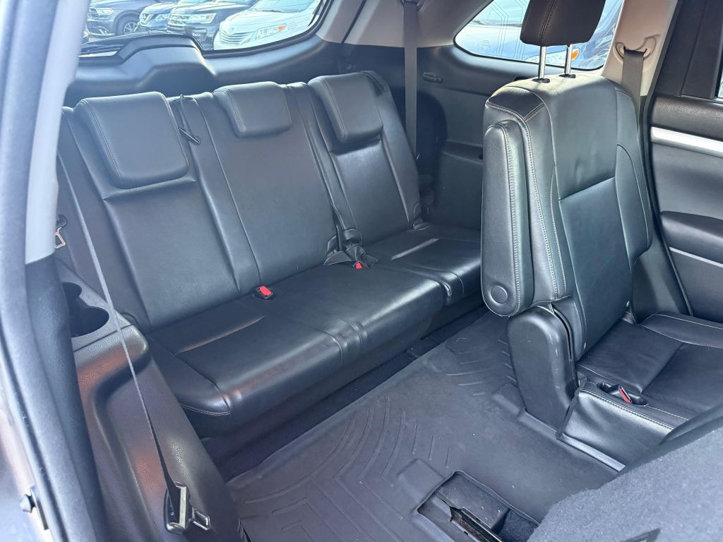 2014 Toyota Highlander Image 28
