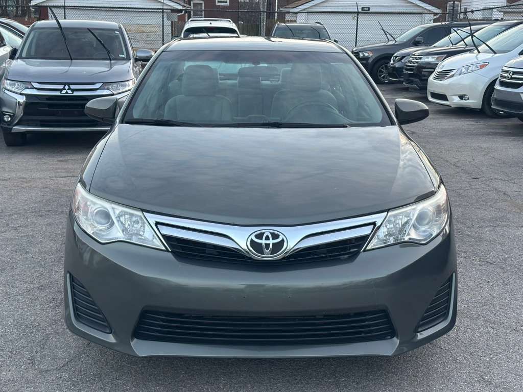 2014 Toyota Camry Image 2