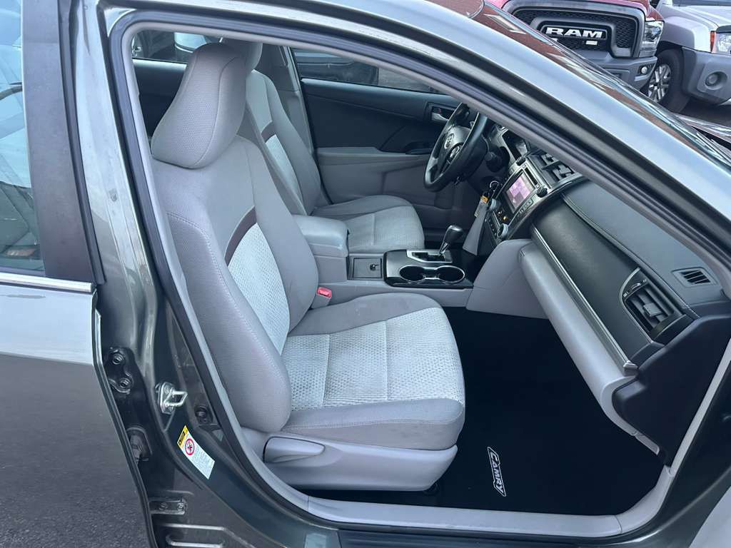 2014 Toyota Camry Image 17