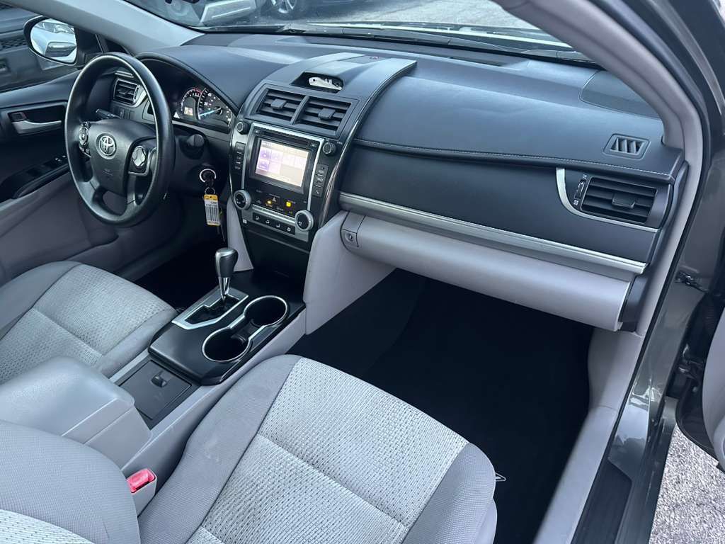 2014 Toyota Camry Image 18