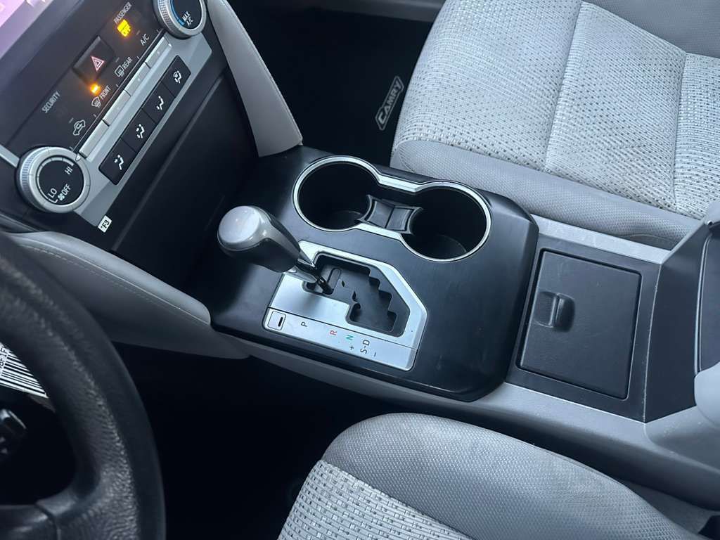 2014 Toyota Camry Image 19