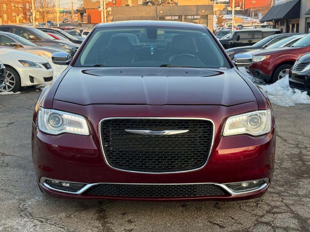 2019 Chrysler 300 Image 2