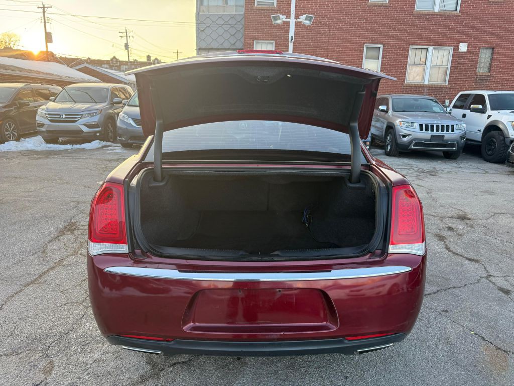 2019 Chrysler 300 Image 8