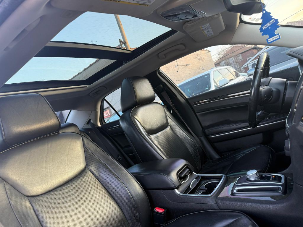 2019 Chrysler 300 Image 16