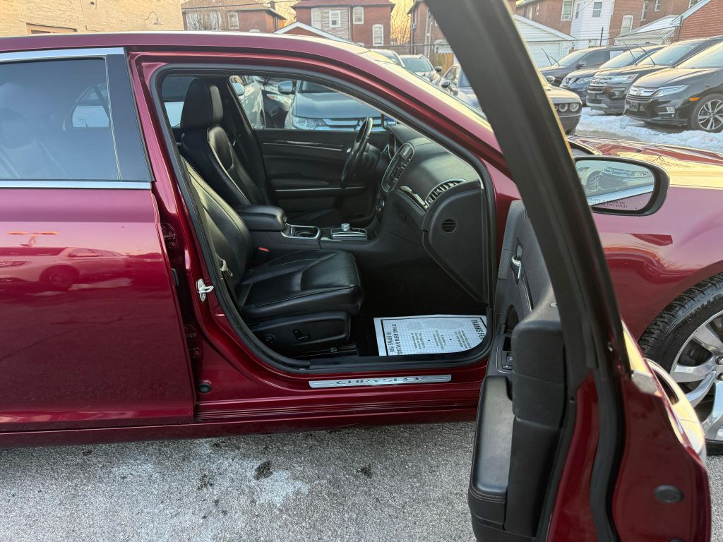 2019 Chrysler 300 Image 17