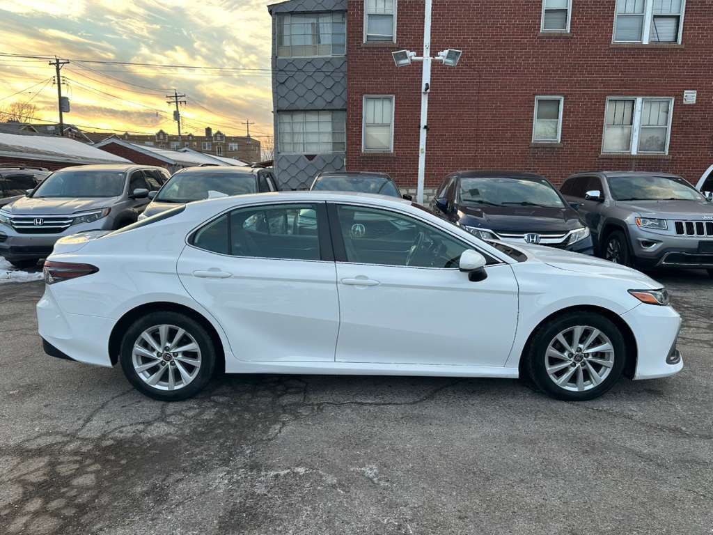 2021 Toyota Camry Image 4