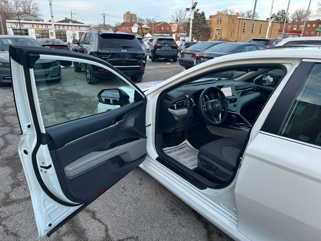 2021 Toyota Camry Image 9