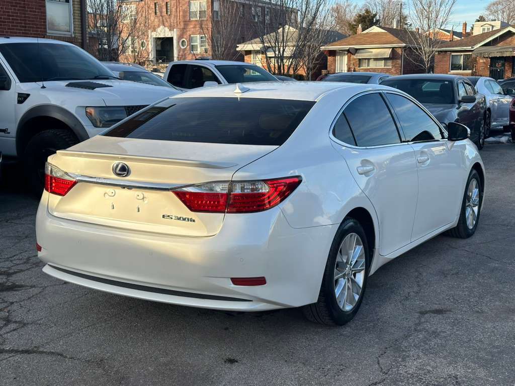 2013 Lexus ES Image 4