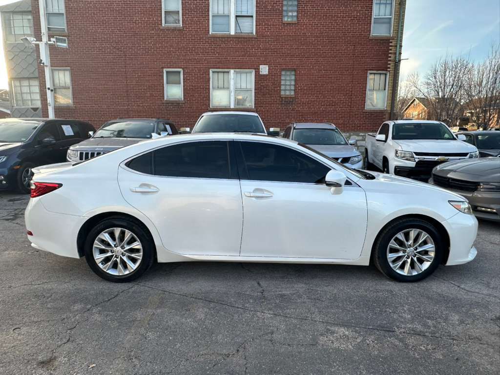 2013 Lexus ES Image 7