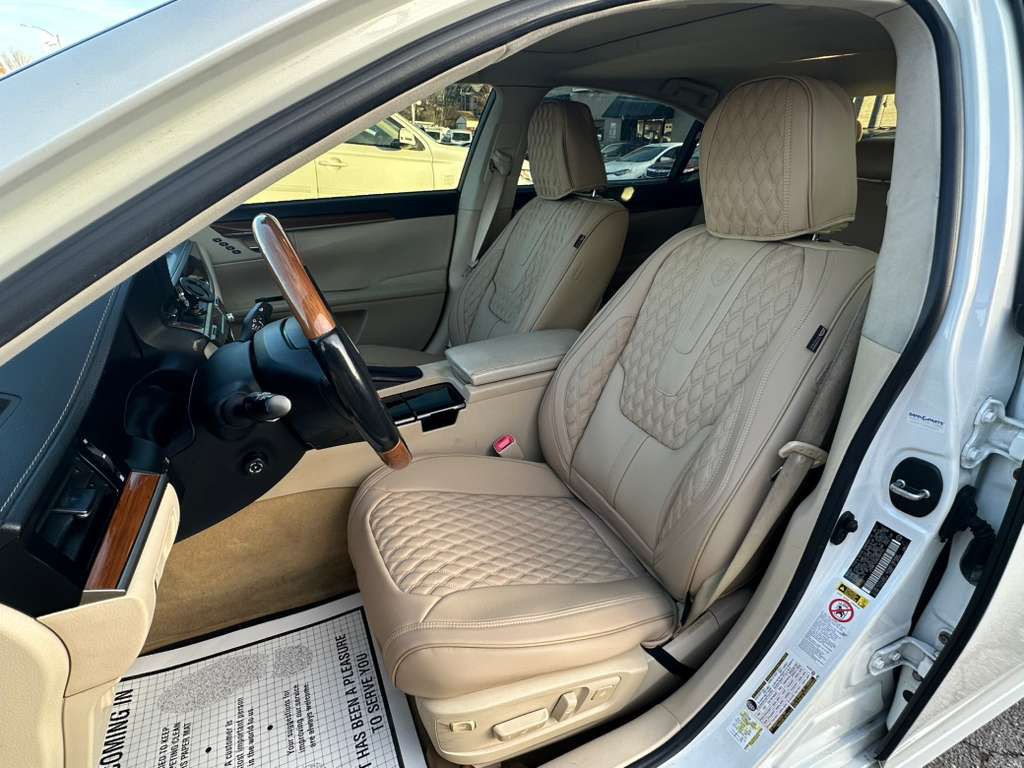 2013 Lexus ES Image 13