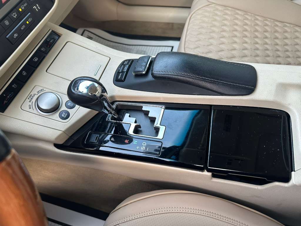 2013 Lexus ES Image 17