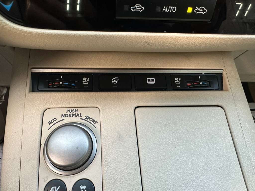 2013 Lexus ES Image 18