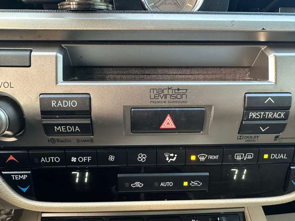 2013 Lexus ES Image 19