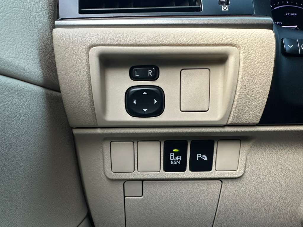 2013 Lexus ES Image 20