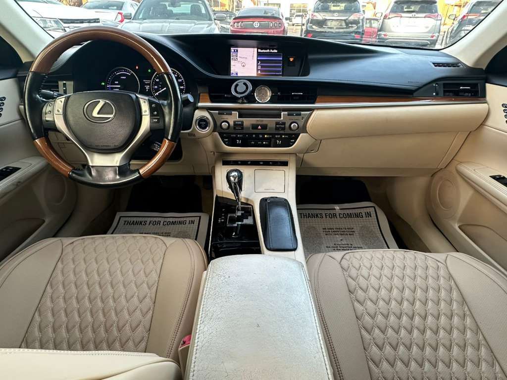 2013 Lexus ES Image 21