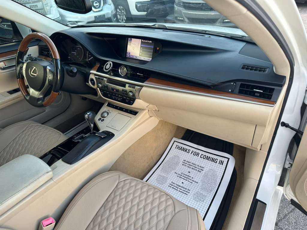2013 Lexus ES Image 24