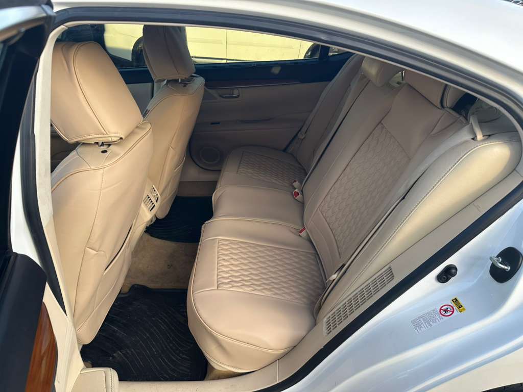 2013 Lexus ES Image 25