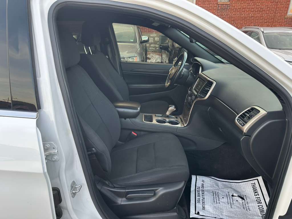 2017 Jeep Grand Cherokee Image 12