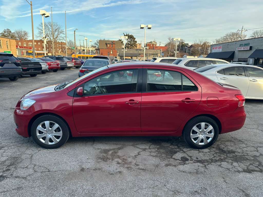 2012 Toyota Yaris Image 5