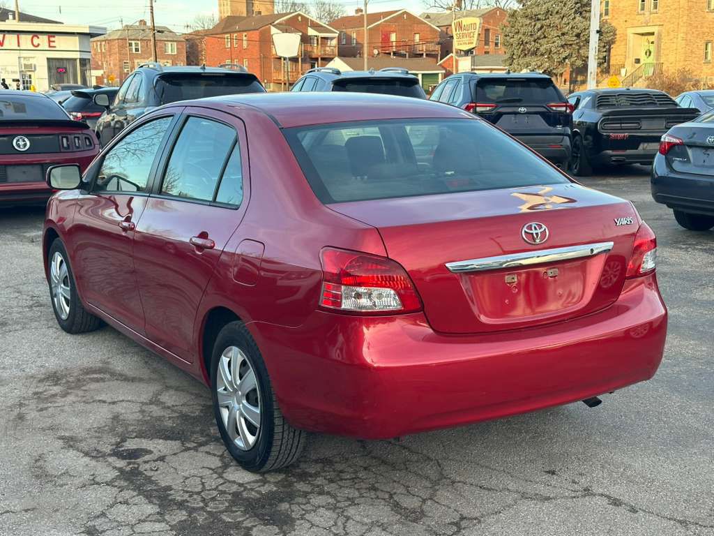 2012 Toyota Yaris Image 7