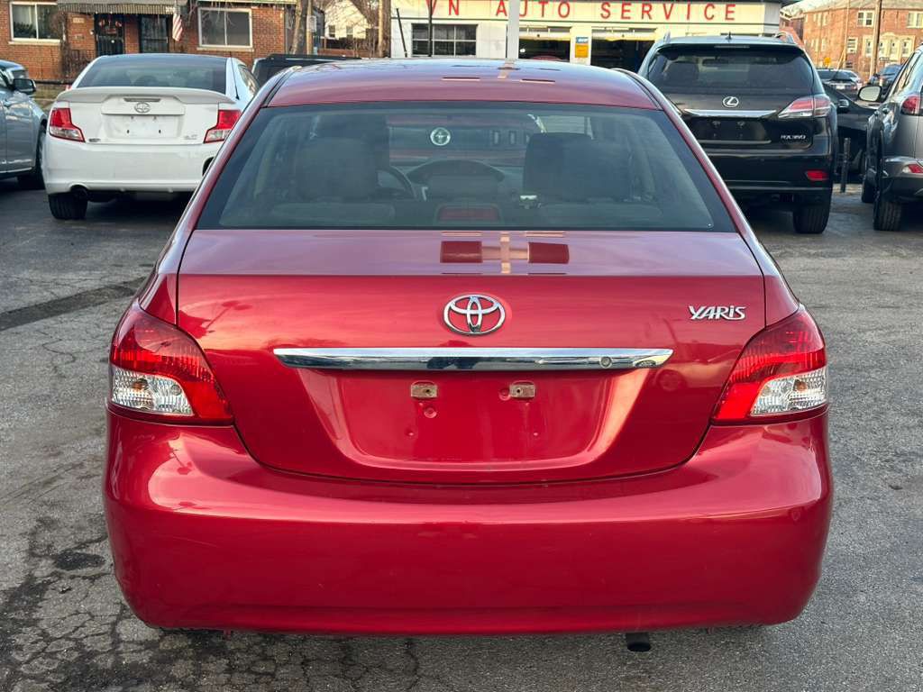 2012 Toyota Yaris Image 8