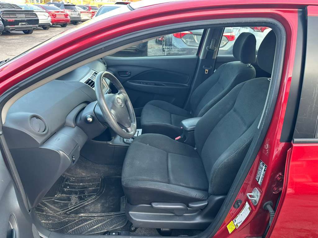 2012 Toyota Yaris Image 10