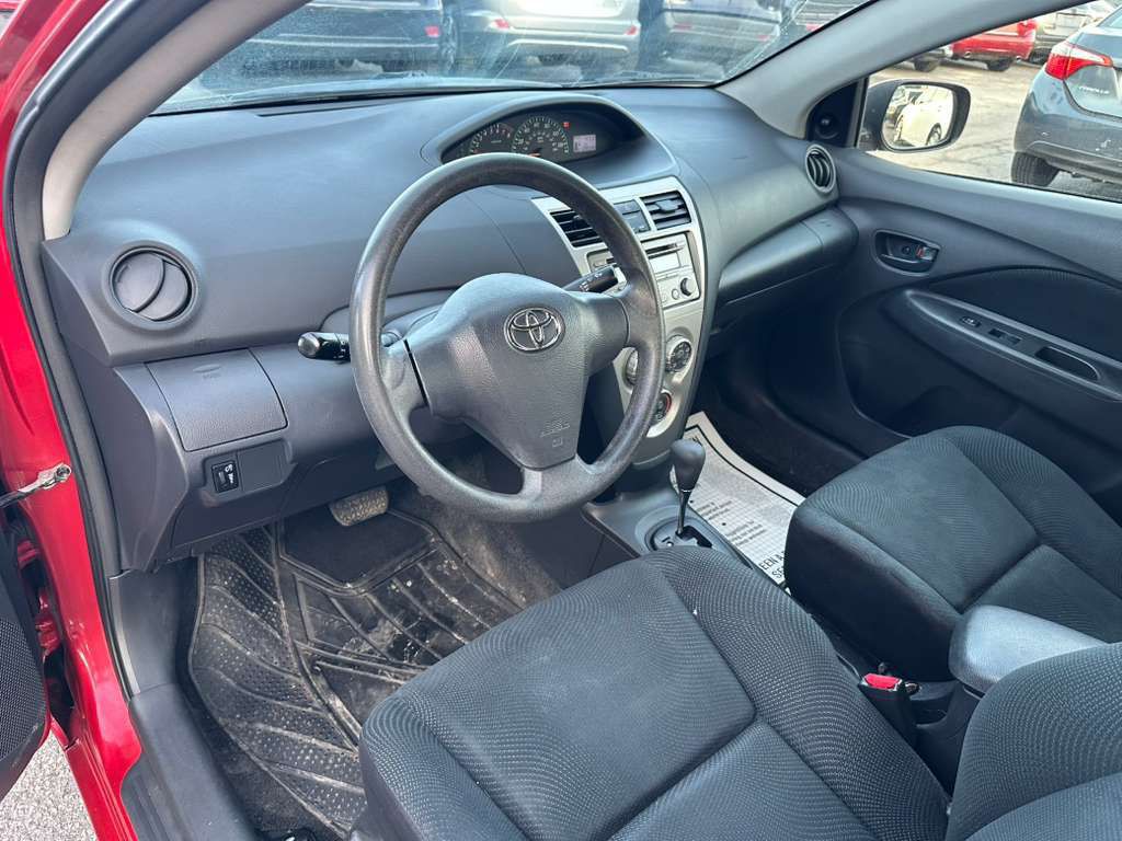 2012 Toyota Yaris Image 11