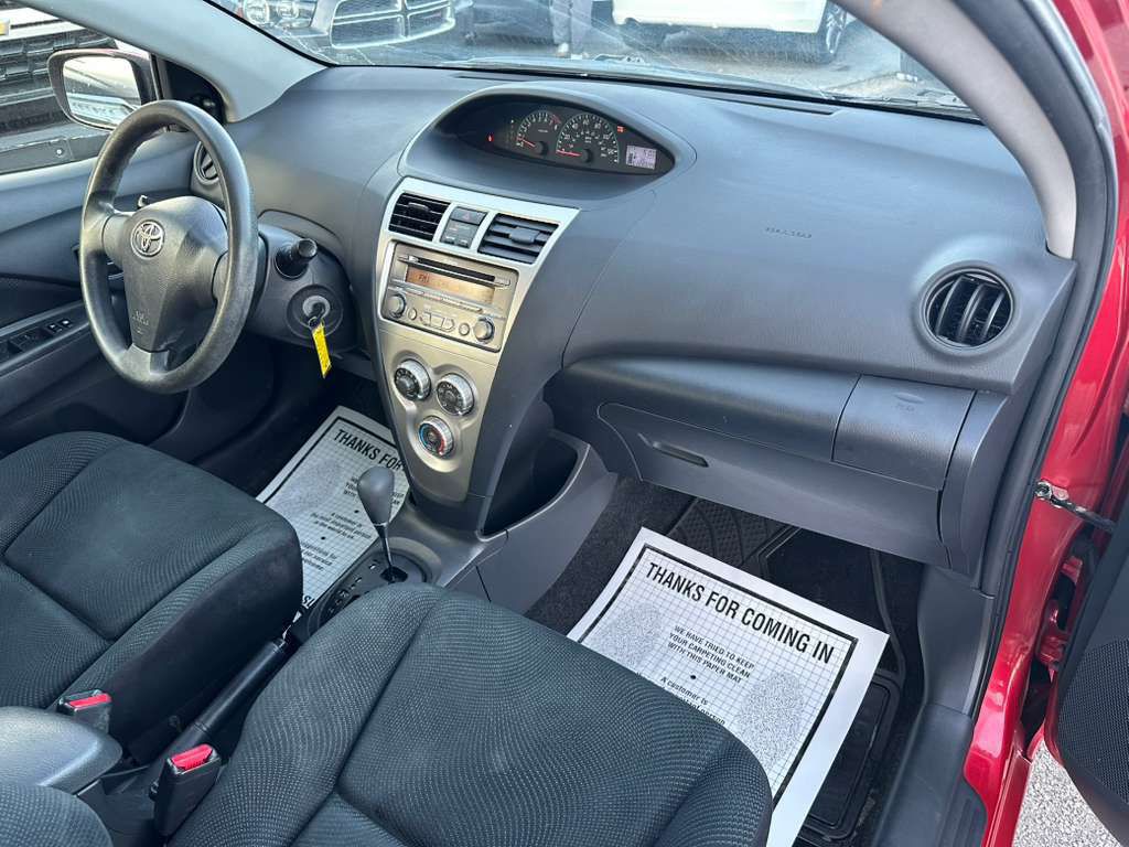 2012 Toyota Yaris Image 13