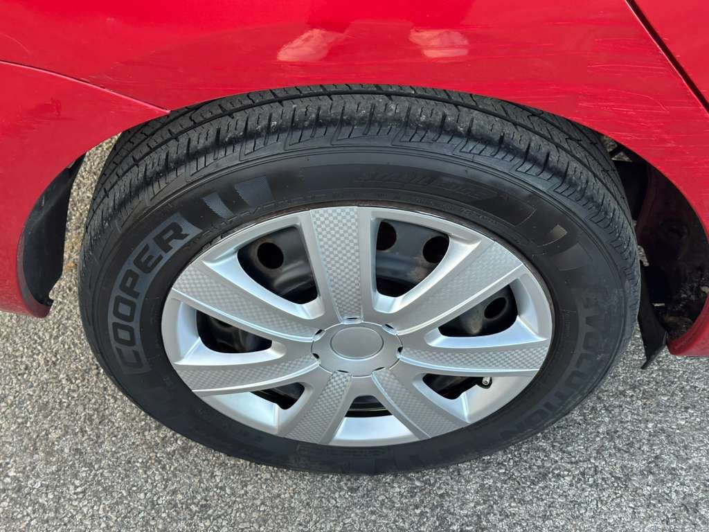 2012 Toyota Yaris Image 21