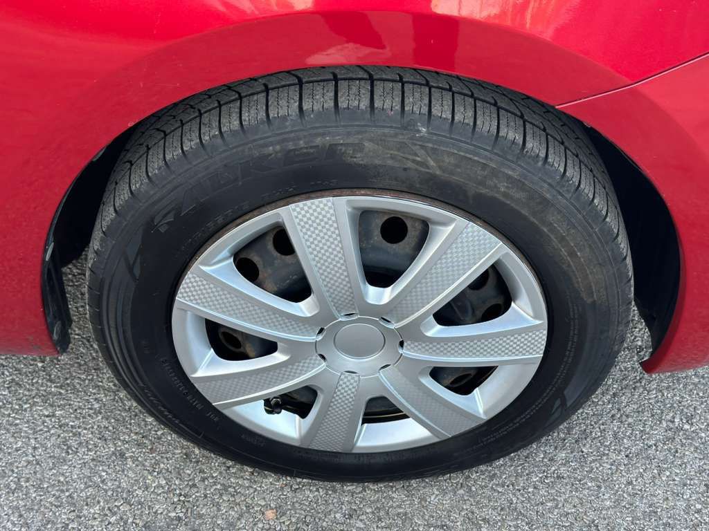 2012 Toyota Yaris Image 22