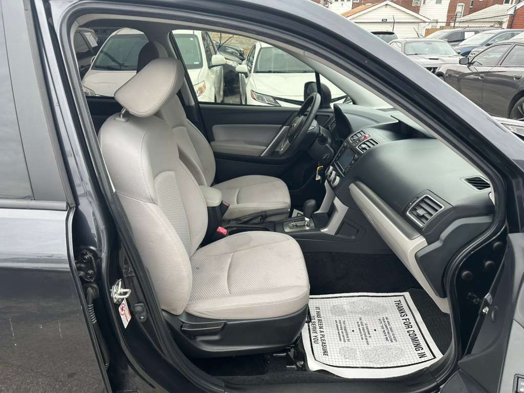 2017 Subaru Forester Image 12
